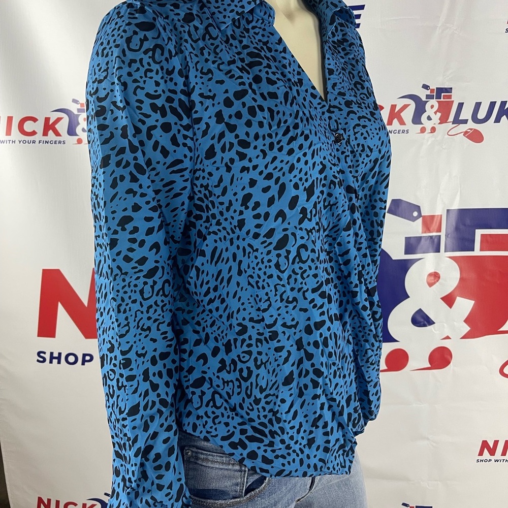 Animal pattern wrap blouse, button up with elastic waist and full collar - Picture 2 of 6